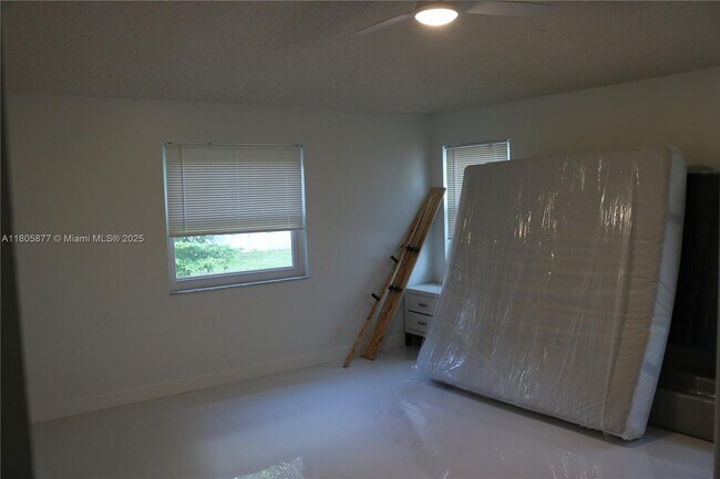 Building Photo - 3067 Lillian Ln