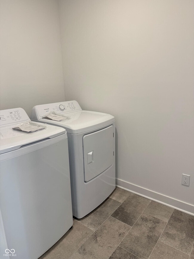 Building Photo - 15174 Swallow Fls Wy