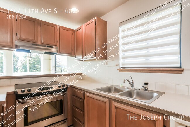 Building Photo - 1604 11th Ave S
