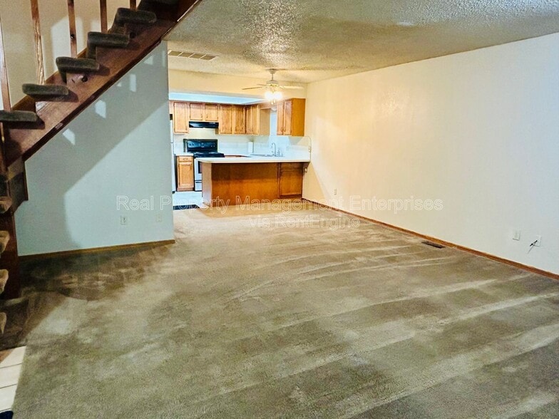 Building Photo - 14011 Fairhill Ave