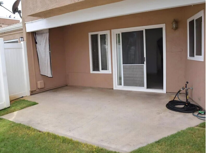 Building Photo - 44553 La Paz Rd