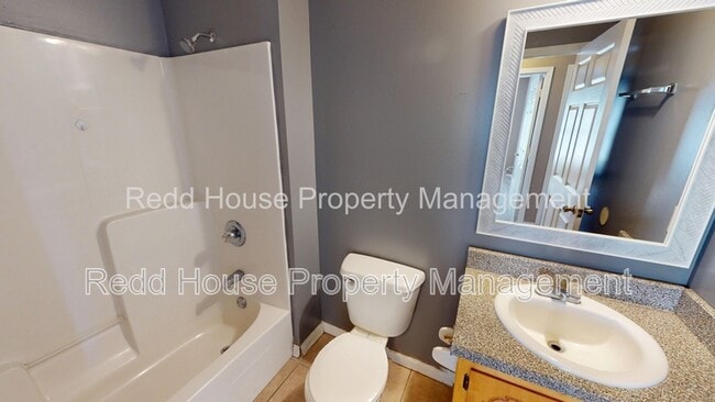 Building Photo - 620 N Rawls St