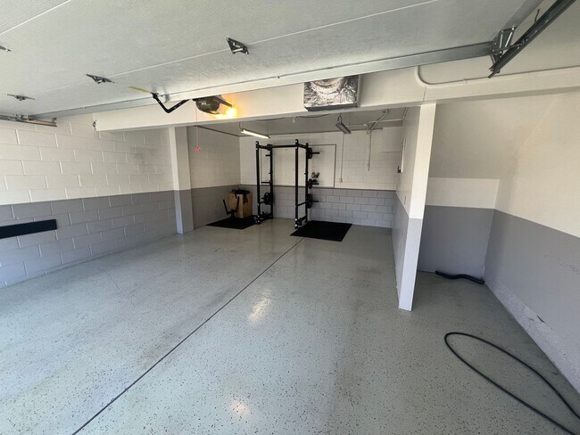 Building Photo - Updated 3 bed 2.5 bath Townhouse in Campbe...