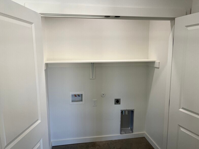 Building Photo - 2214 J E Woody Rd