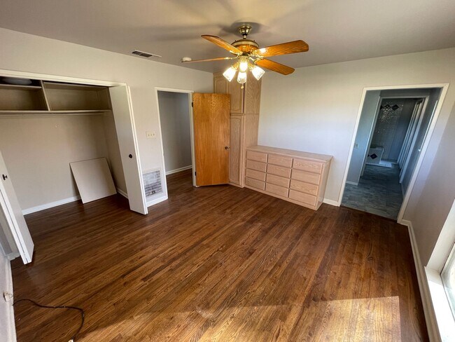 Building Photo - Butte Valley 3 bed 2 bath home, Privacy, n...