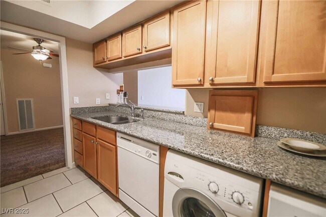 Building Photo - 683 Oakmont Ave