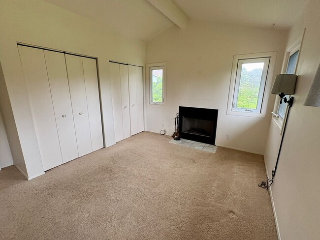 Building Photo - Private 3 bdrm custom home on acreage