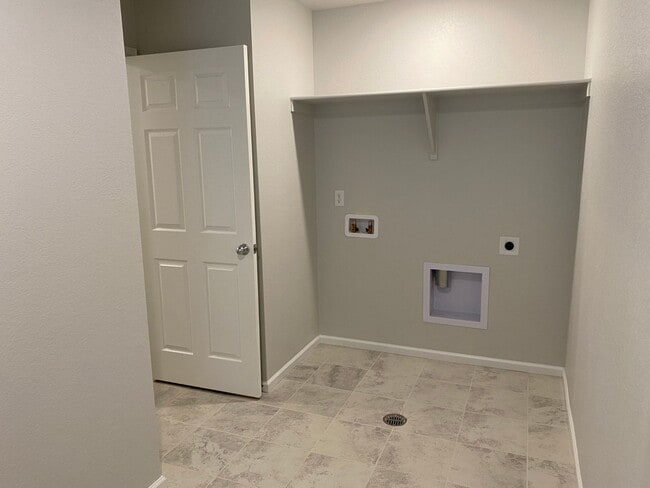 Building Photo - Don't Miss This Stunning 4 Bed/2.5 Bath Home in Harvest Junction, Longmont!  Available October 1!