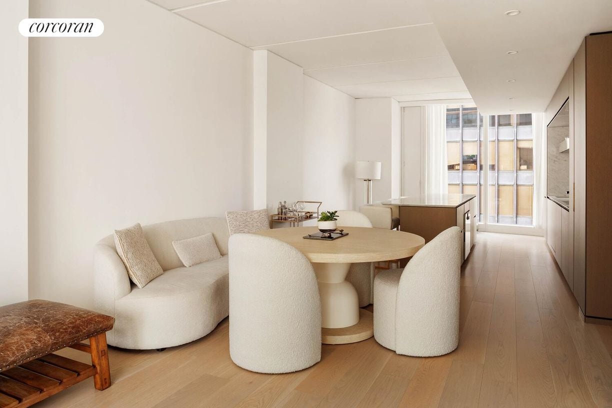 Building Photo - 100 E 53rd St