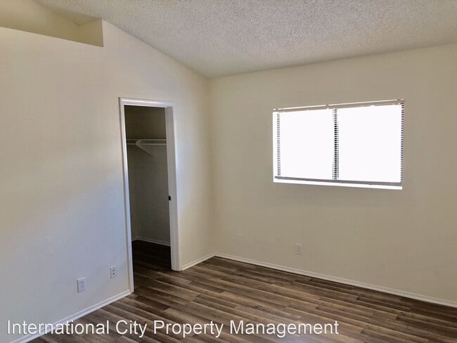 Building Photo - 1048 Newport Ave