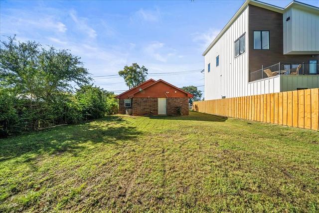 Building Photo - 212 N Wood St