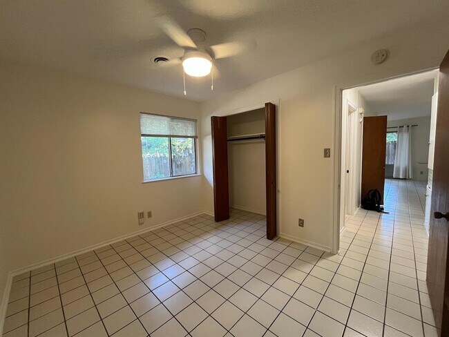 Building Photo - 804 E 32nd St