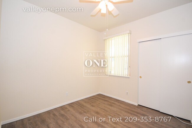 Building Photo - Well-Maintained Single Story Home in Desir...