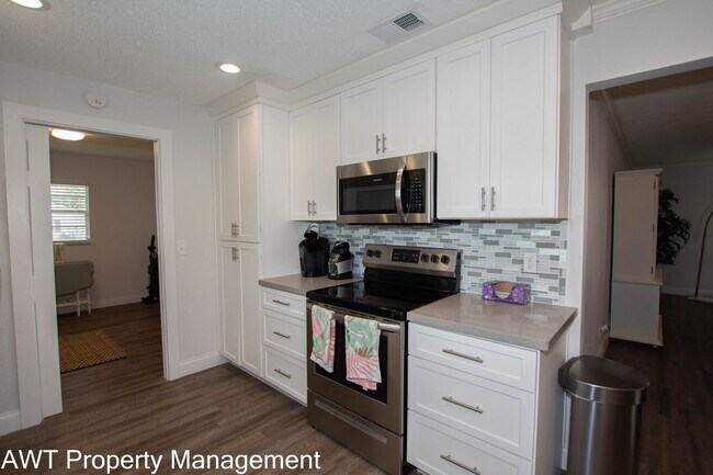 Building Photo - Long Term, Fully Furnished Rental in the H...