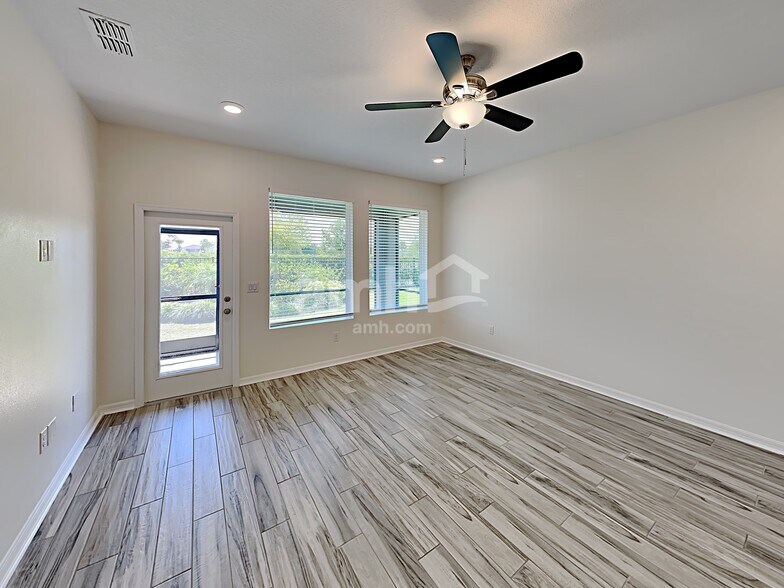 Building Photo - 6117 Voyagers Pl