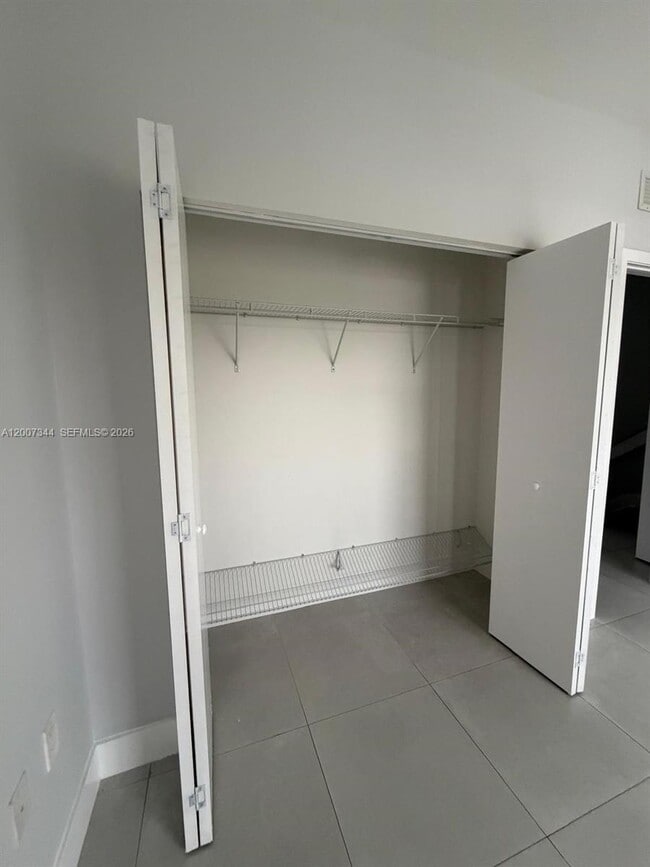 Building Photo - 381 E 50th St