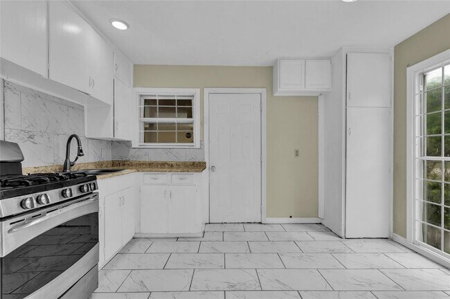 Building Photo - 5618 Malmedy Rd