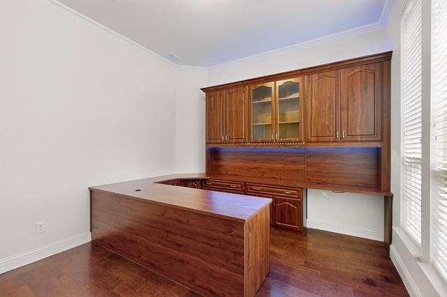 Building Photo - 16157 Meadow Spring Dr