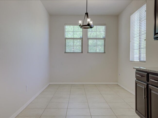 Building Photo - 3 Bedroom 2 Bathroom