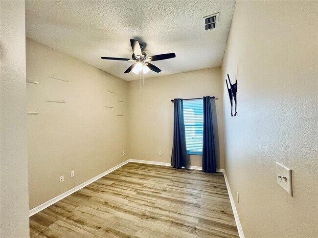 Building Photo - 124 Queens Ct