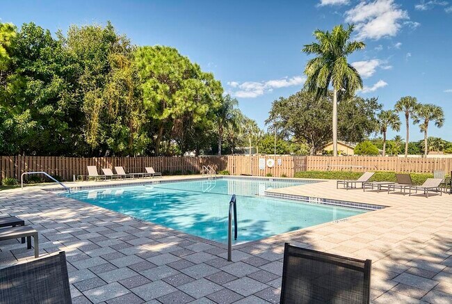 Building Photo - 416 Buttonwood Pl