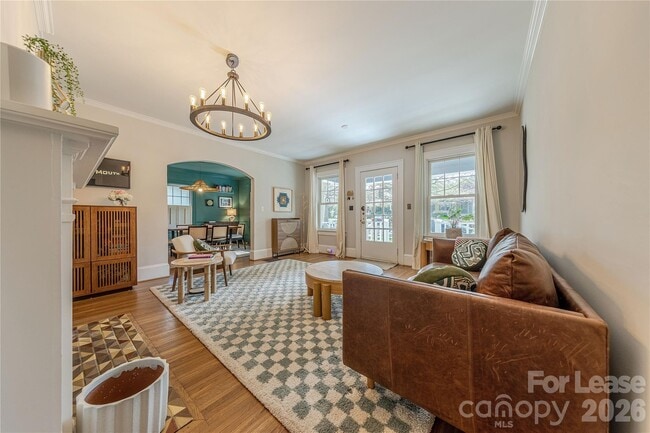 Building Photo - 2101 Dartmouth Pl