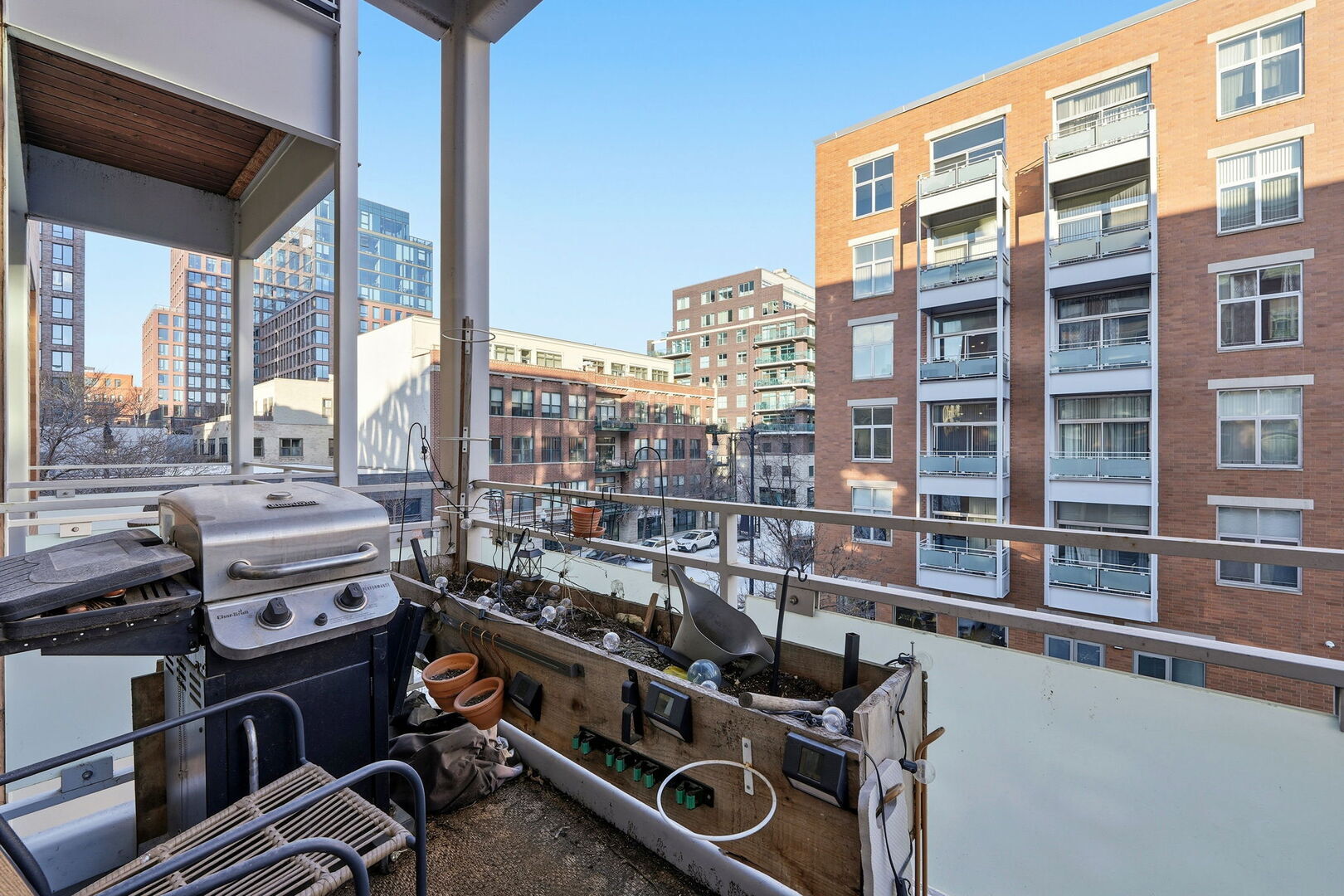 Building Photo - 949 W Madison St