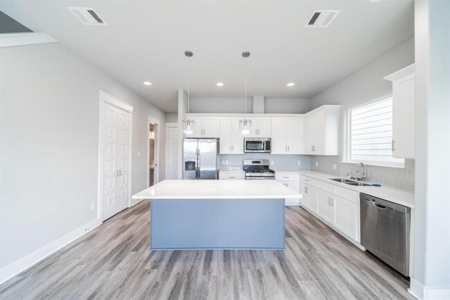 Building Photo - 2507 Des Chaumes St