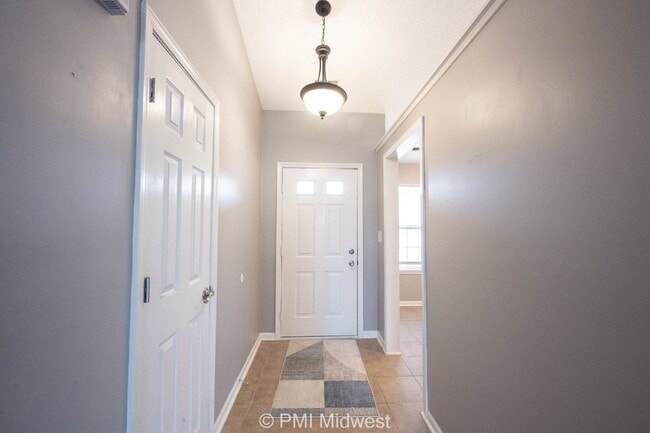 Building Photo - "Charming 3-Bed, 2-Bath Gem with 1323 Sq Ft of Comfort on Bitternut Drive!"