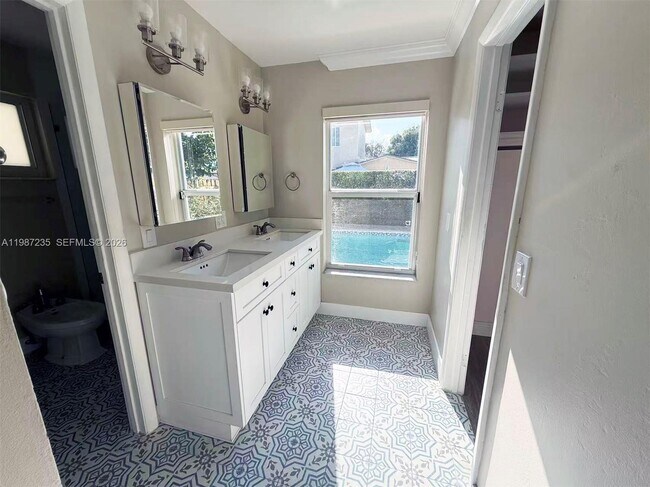 Building Photo - 1804 SW 104th Ct