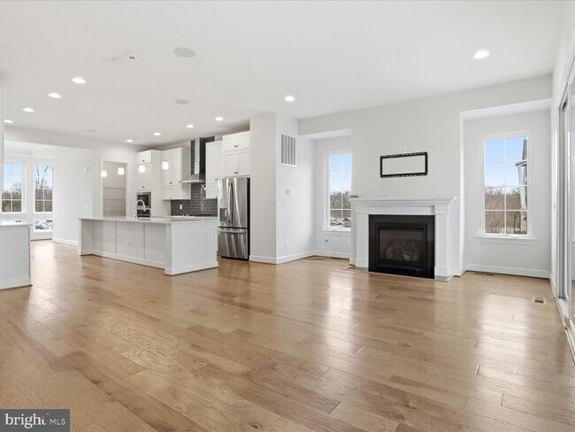 Building Photo - 20305 Savin Hill Dr