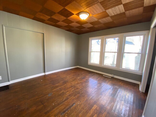 Building Photo - 1203 W State St