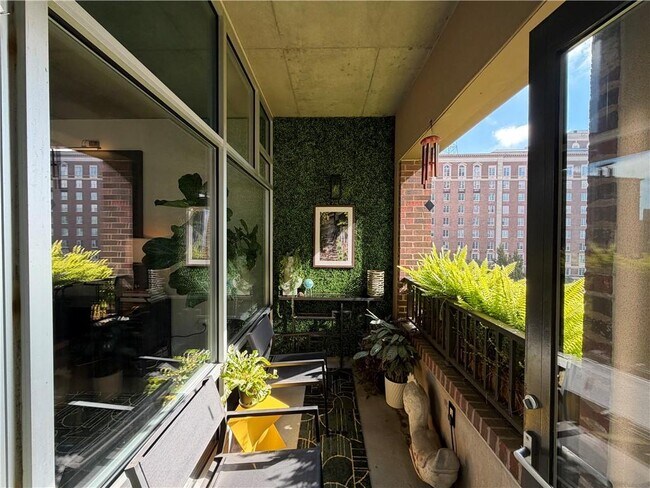 Building Photo - 845 Spring St NW