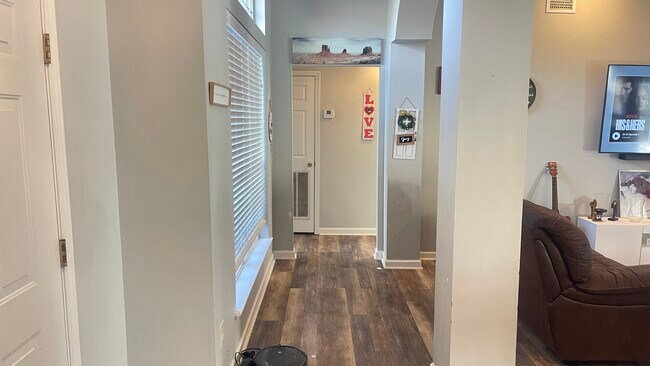 Building Photo - 6917 Minchew Ct