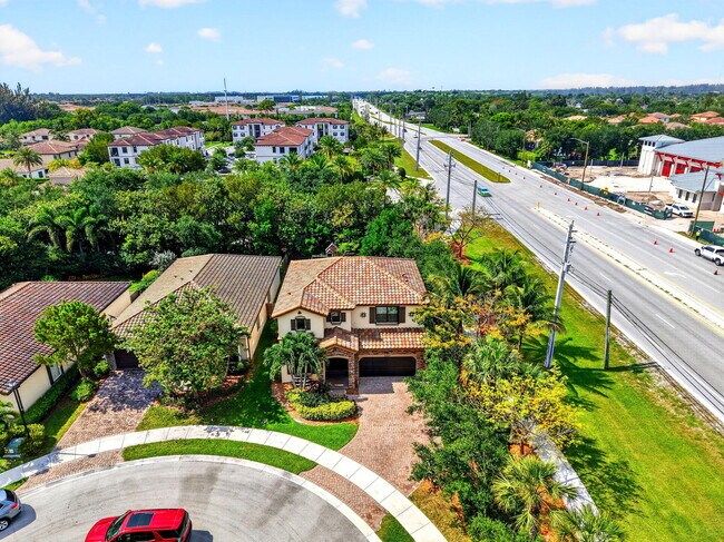 Building Photo - 9062 Gulf Cove Dr