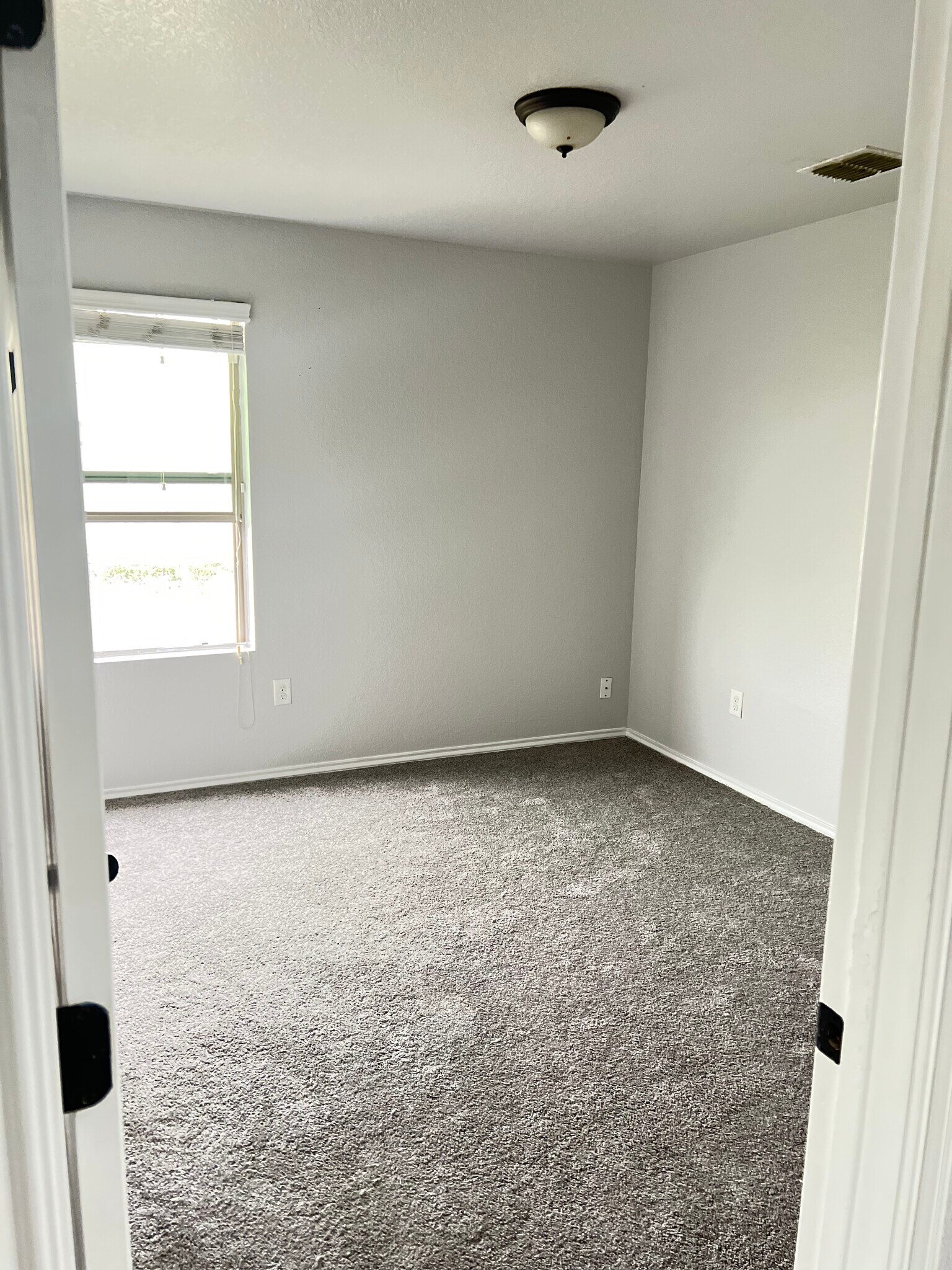 Building Photo - 8704 Vista de Nubes