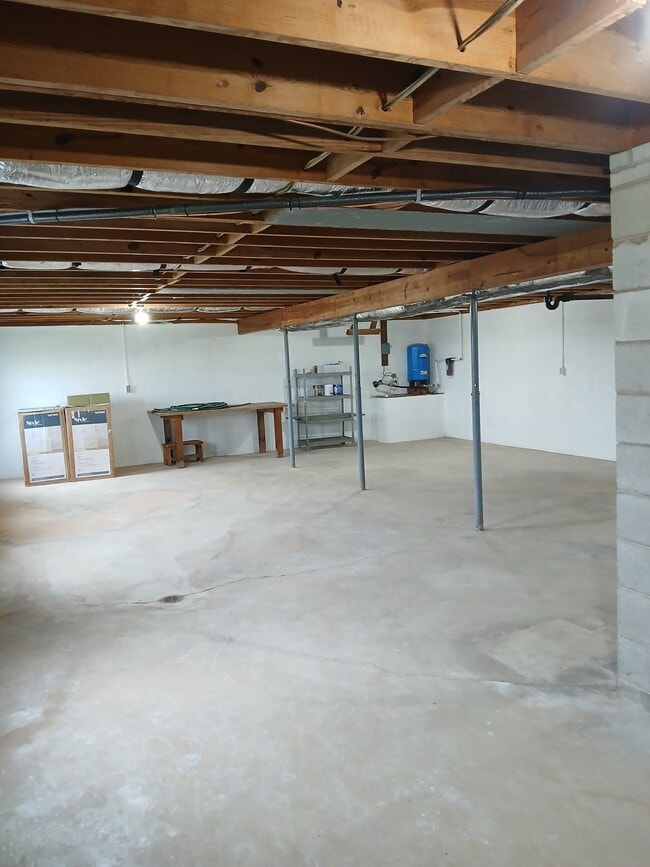 Building Photo - 3261 Marion Rd