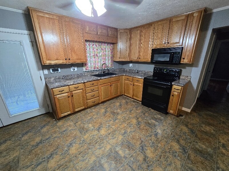 Building Photo - 5125 Cardinal Dr NW