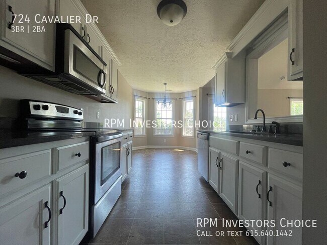 Building Photo - 724 Cavalier Dr