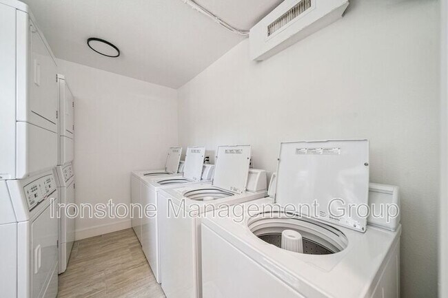 Building Photo - 3171 E 49th St