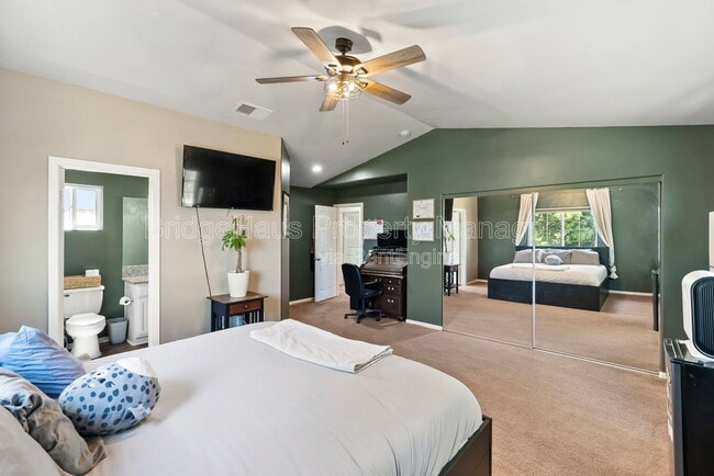 Building Photo - 832 Georgia St