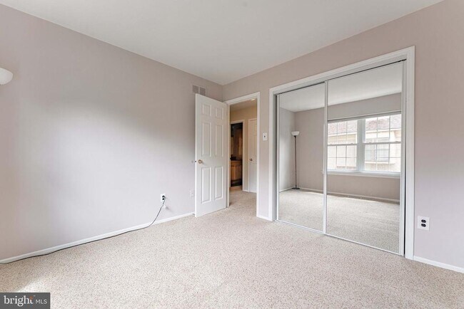 Building Photo - 11 Chateau Cir
