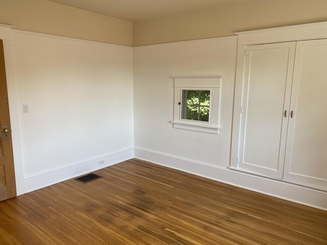 Building Photo - 1614 SE 22nd Ave