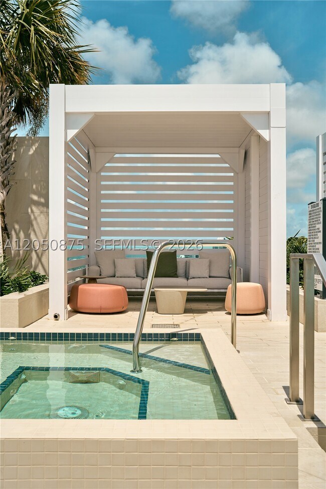 Building Photo - 300 Biscayne Blvd