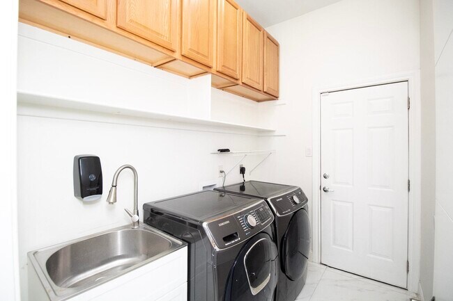 Building Photo - 3308 McCallister Ct