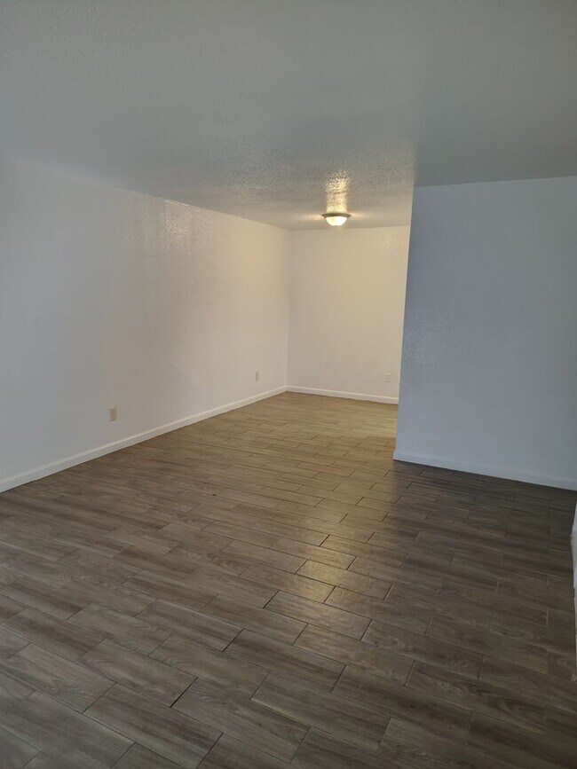 Building Photo - 2 BR 2 BA Condo - Downstairs
