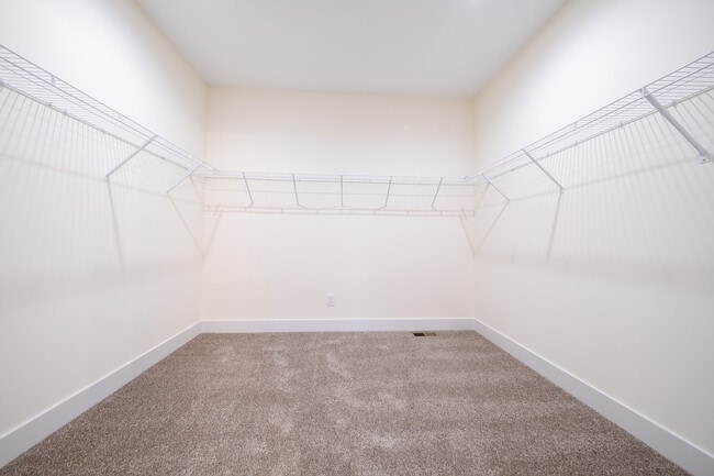 Building Photo - 26391 Preserve Dr