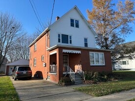 Building Photo - 35 Willow St