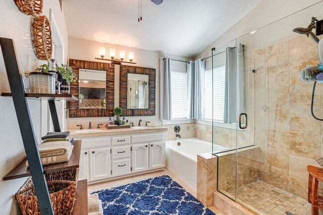 Building Photo - 3121 Crestline Ct