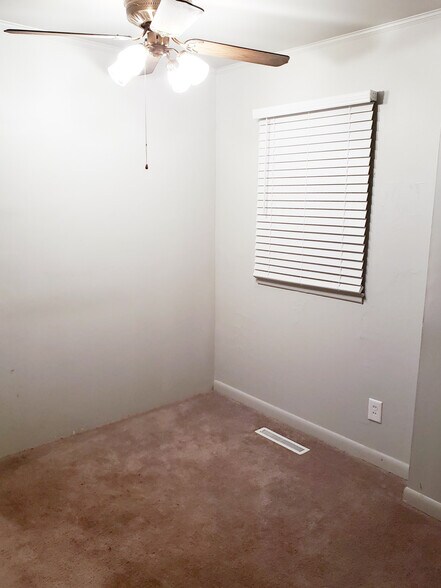 Building Photo - 10631 Saratoga st